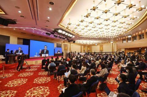 李克強(qiáng)：今年政府支出更多向民生領(lǐng)域傾斜，特別是義務(wù)教育和基本醫(yī)療